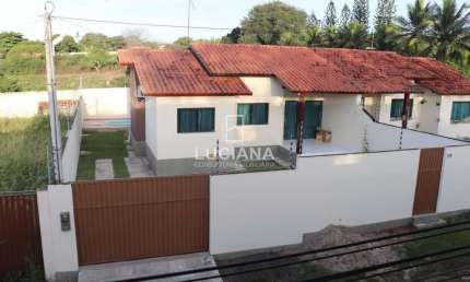 CASA SOLTA COM PISCINA E UMA ESPAÇOSA ÁREA DE LAZER