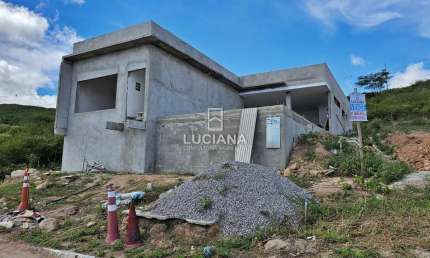 Com vista! Casa com Projeto para concluir para venda - Condomínio - Bezerros