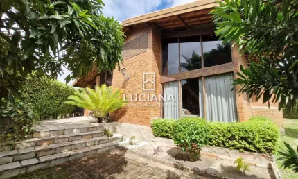 4 Quartos! Casa à venda em Condomínio a 900 metros da BR-232 em Gravatá/PE!