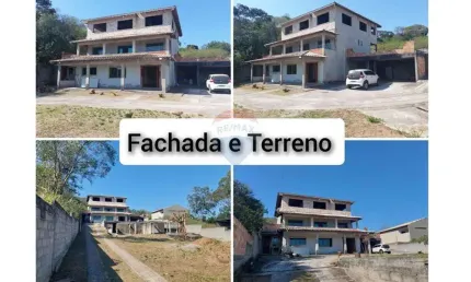 Casa Triplex à venda na Rua do Fogo, em São Pedro da Aldeia - 4 quartos, 3 suítes, 250m2 - R$ 350 Mil