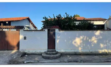 Casa de 3 quartos no Centro de Araruama a venda, 130m2 - por R$620.000,00