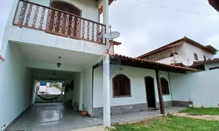 Casa a venda com 4 quartos e piscina em iguaba grande.