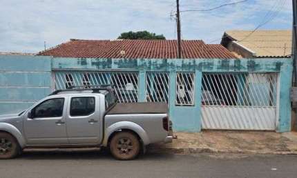 Vendo casa 3/4 com piscina no Canelas em Várzea Grande - MT