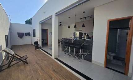 Linda Casa Cidade Alta ao lado da Arena Pantanal excelente localização em Cuiabá.