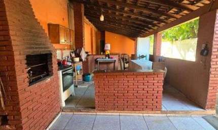 Vendo Casa 2/4 Jardim dos Estados em Várzea Grande - MT
