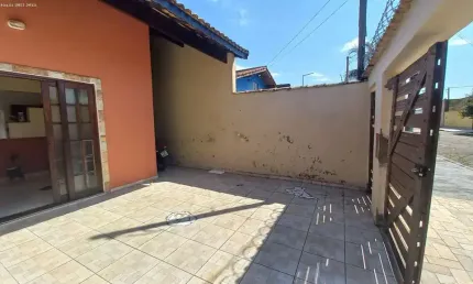 Casa para Venda em Itanhaém, LOTY, 2 dormitórios, 1 suíte, 1 banheiro, 2 vagas