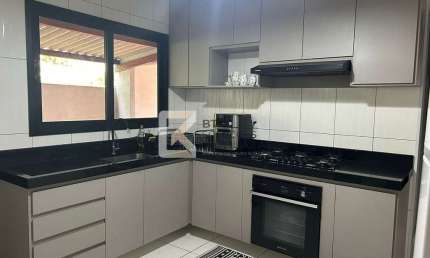 Casa à venda, 3 dormitórios sendo 1 suíte, Área gourmet coberta, 2 vagas de garagem cobertas, Bairr