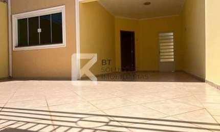 Casa com 3 suítes sendo uma suíte à venda, 171,20 m² de terreno e 122 m² de área construída por R$