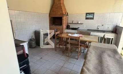 Casa com edicula e 3 dormitórios sendo 1 suíte à venda, 275 m² de terreno e 186 m² de área construí