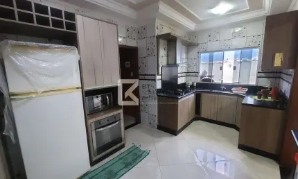 Sobrado à venda, 3 dormitórios sendo 1 suíte, 2 vagas cobertas, bairro jardim paulista ii, indaiatu