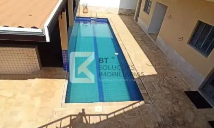 Casa execelente localização com edicula á venda, área terreno 450m² e área construída 316m², R$ 990