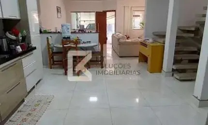 Sobrado à venda, 3 dormitórios com varanda sendo 1 suíte, garagem coberta para 2 carros, jardim dos
