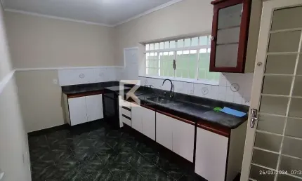 Sobrado à venda, 3 dormitórios sendo 1 suíte , Área gourmet espaçosa com churrasqueira, Piso superi