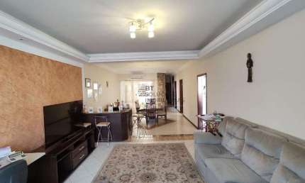 Casa à venda, 3 dormitórios sendo 1 suíte master com closet,  Área gourmet com churrasqueira e jard