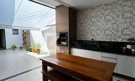 Casa à venda, 3 dormitórios sendo 1 suíte com closet, 2 vagas de garagem sendo 1 coberta, Residenci