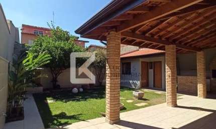 Sobrado com 4 suítes à venda, 360 m² de terreno e 287 m² de área construída por R$ 1.720.000,00 - V