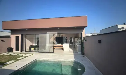 Casa à venda, 3 dormitórios sendo 2 com planejados, 1 suíte, piscina, churrasqueira, condomínio evi