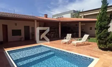 Casa com 3 suítes à venda, 673,46 m² de terreno e 448,38 m² de área construída por R$ 1.700.000,00