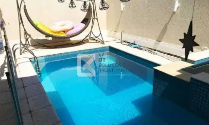 Belíssimo Sobrado à venda, 3 suítes, 4 vagas de garagem, Área Gourmet, banheira, piscina, Condomíni