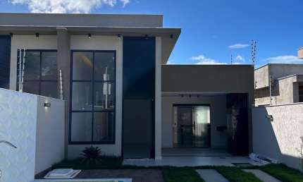 Excelente casa linear com piscina no bairro Ouro Verde em Río das Ostras