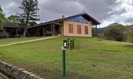 Sitio á venda com linda Área de lazer moderna e estrutura completa na região de Piau!