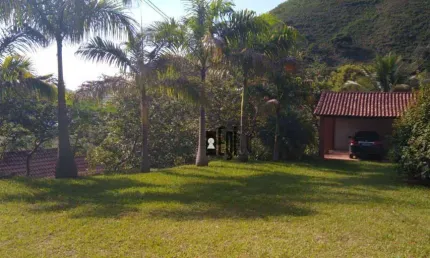 Sítio com 2 dormitórios com 51000 m² a 800 mts da cidade - Santa Rita De Jacutinga - Santa Rita de Jacutinga/MG