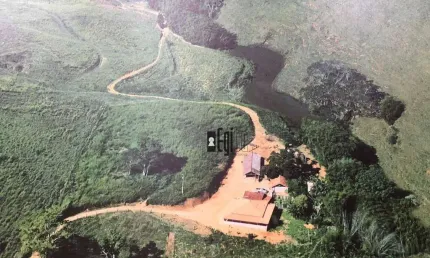 Fazenda com 4 dormitórios à venda, 936000 m² por R$ 2.200.000,00 - Centro - Bicas/MG