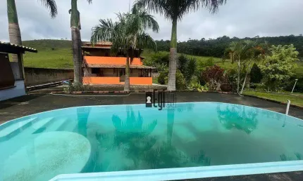 Maravilhosa Granja com Lago e Piscina em Terras do Comendador !!