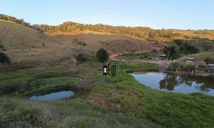 Sítio com 3 dormitórios à venda, 270000 m² por R$ 650.000,00 - Centro - Tabuleiro/MG