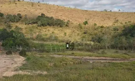 Sítio com 4 dormitórios à venda, 440000 m² por R$ 950.000,00 - Distrito de Mantiqueira - Santos Dumont/MG