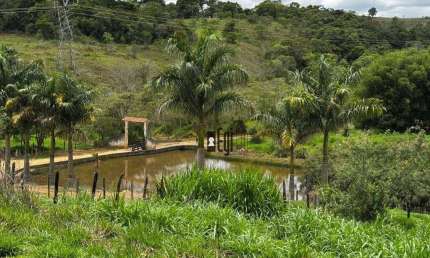 Sítio com 2 dormitórios à venda, 230000 m² por R$ 1.000.000,00 - Centro - Barbacena/MG