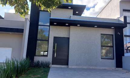 Casa térrea nova, com piscina, condomínio Villagio Ipanema 1