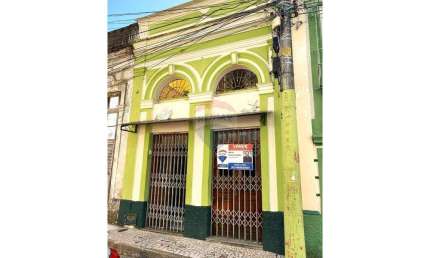 Venda de casa de 272m² com 3 quartos, ponto comercial, próximo à praça da República.