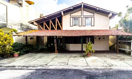 Casa estilo chalé no condomínio Green Garden na Mário Covas!