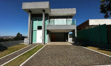 Casa Exclusiva Mobiliada para Locação – Condomínio Campos do Conde