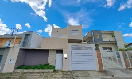 Casa com 4 quartos para alugar na Rua Amábile Lúcia Visintainer, 43, Jardim Santa Paulina, Bragança Paulista