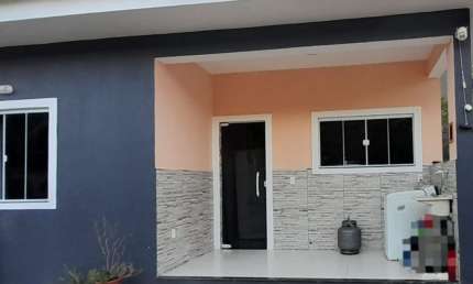 LINDA CASA LINEAR PRONTA PARA MORAR EM MEIO A UMA EXUBERANTE PAISAGEM EM SAQUAREMA