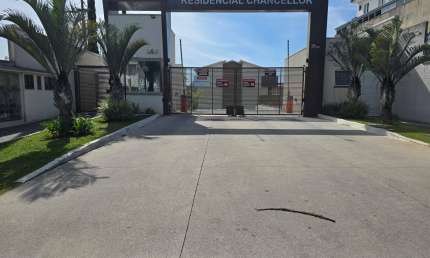 Apartamento 2 dormitórios com tudo próximo e Aquecedor a Gás + Garagem