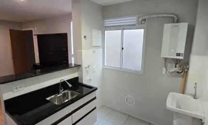 Apartamento 2 dormitórios com tudo próximo e aquecedor a gás + garagem