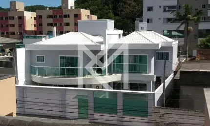 Casa Alto Padrão em B. Nações, Balneário Camboriú/SC