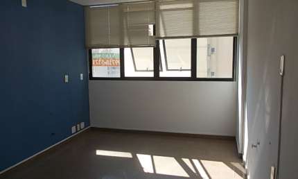 Excelente sala comercial junto metrô c/ vaga escritura !!!