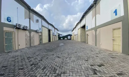 EXCELENTE GALPÃO 277 m2  EM LAURO DE FREITAS RUA DOITOR BARRETO - MANHATHAM