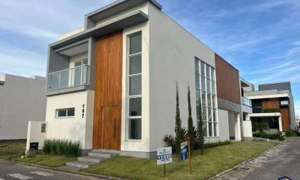 CASA A VENDA COM 3 SUITES NO DELTAVILLE, BIGUAÇU/SC