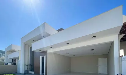 CASA 3 DORMITÓRIOS COM 1 SUITE MASTER NA PEDRA BRANCA