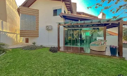CASA COM 3 DORMITÓRIOS E SUÍTE NO BOM ABRIGO EM FLORIANÓPOLIS