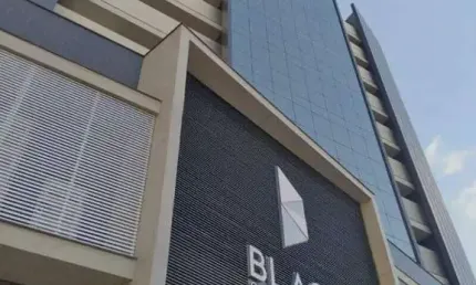 Sala comercial para venda no Estreito em Florianópolis em prédio novo e moderno