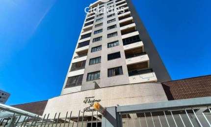 Aluguel amplo apartamento no Centro de Florianópolis, 113 m² privativos, 2 quartos com garagem e hobby box