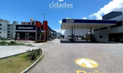 Aluguel de área comercial com 262 m² bem localizado na região do Estreito, Florianópolis
