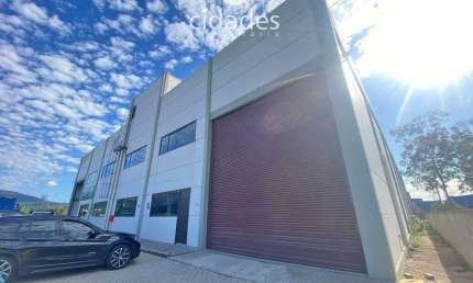 Galpão comercial de 1014 m² para aluguel em São José caminho do Pedra Branca junto ao Aeroclube
