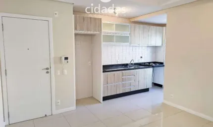 Aluguel de apartamento a 1 quadra beira mar norte, junto ao mc donalds 2 quartos (suíte) com garagem